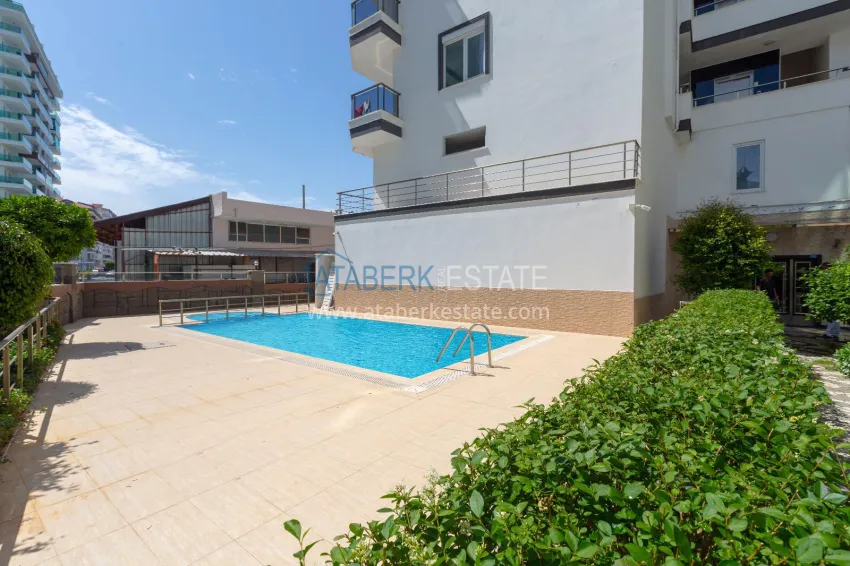 Furnished penthouse with views in a complex on the main street of Mahmutlar district 7 