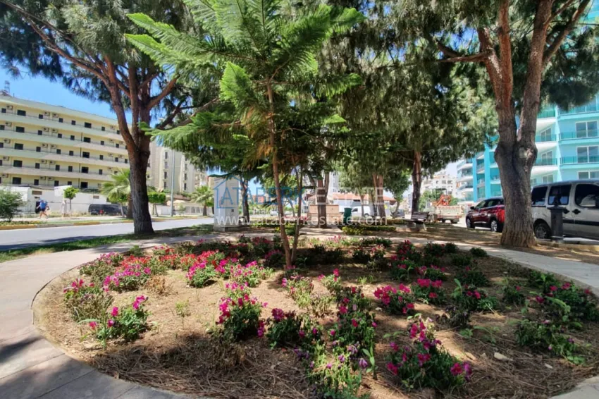 Furnished penthouse with views in a complex on the main street of Mahmutlar district 8 