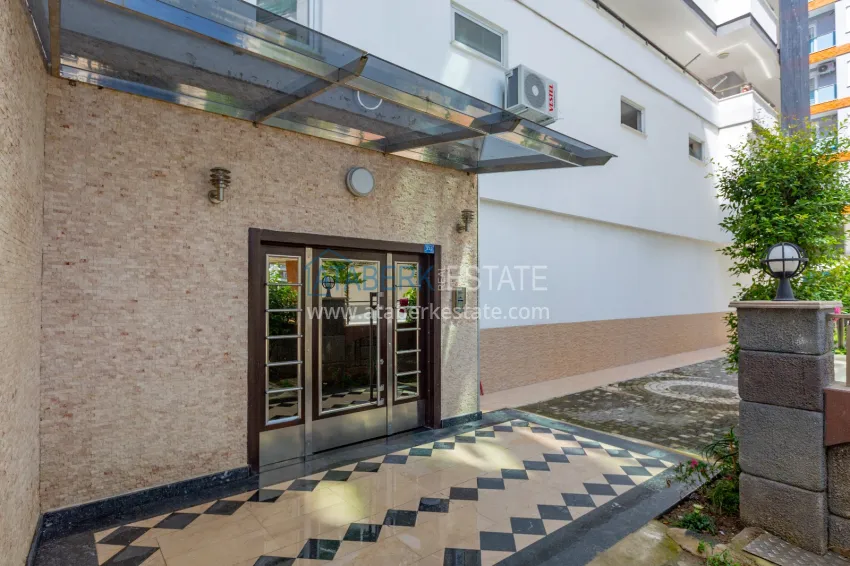 Furnished penthouse with views in a complex on the main street of Mahmutlar district 9 