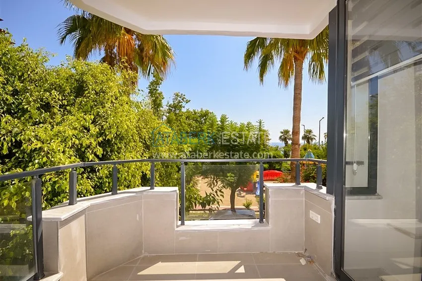 Purchase  Renovated 2+1 apartment with new furniture and sea view - Alanya center, 1 coastal, Cleopatra beach 10 