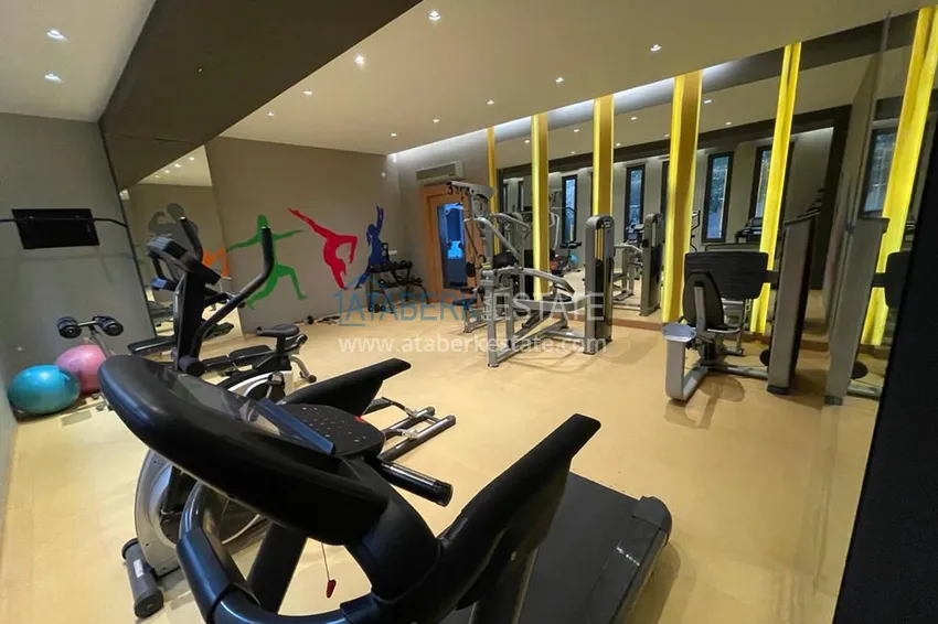 1+1 furnished apartment in a complex on the first coastline, Oba-Alanya area. Real estate for residence permit 20 