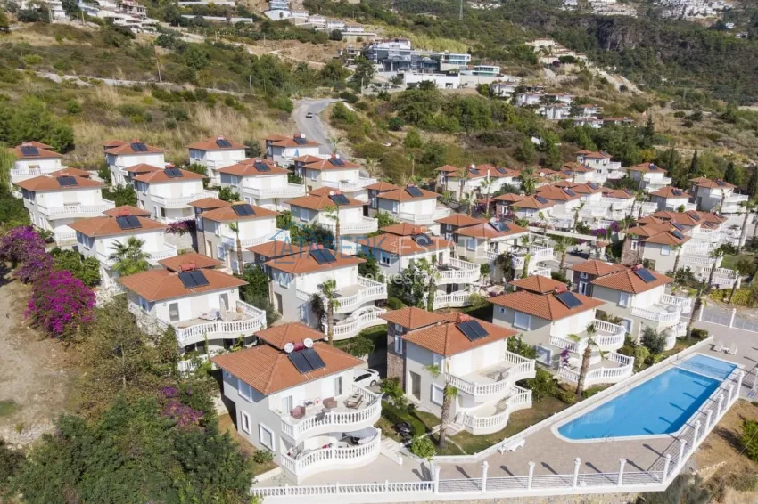 Two-story 2+1 villa in Alanya in a mountain cottage complex, the area is open for a residence permit 1 