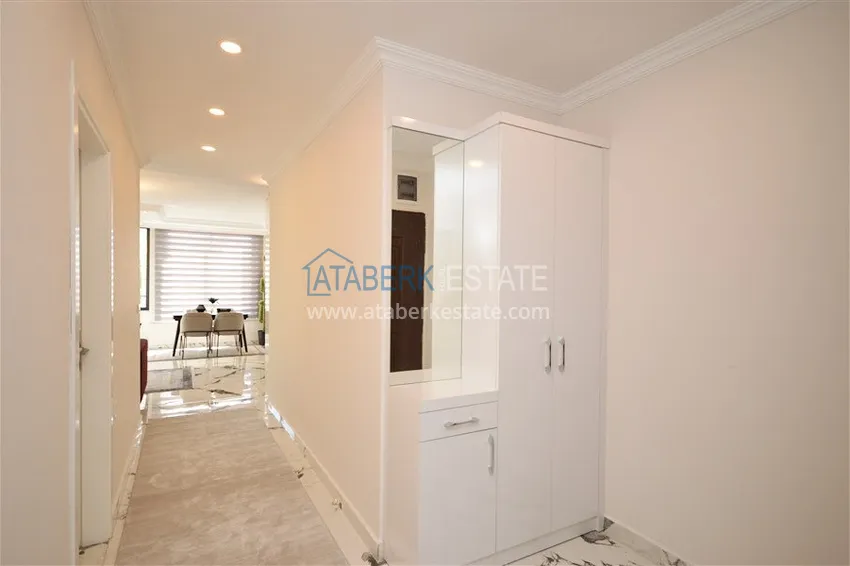 Purchase  Renovated 2+1 apartment with new furniture and sea view - Alanya center, 1 coastal, Cleopatra beach 2 