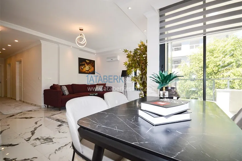 Purchase  Renovated 2+1 apartment with new furniture and sea view - Alanya center, 1 coastal, Cleopatra beach 8 