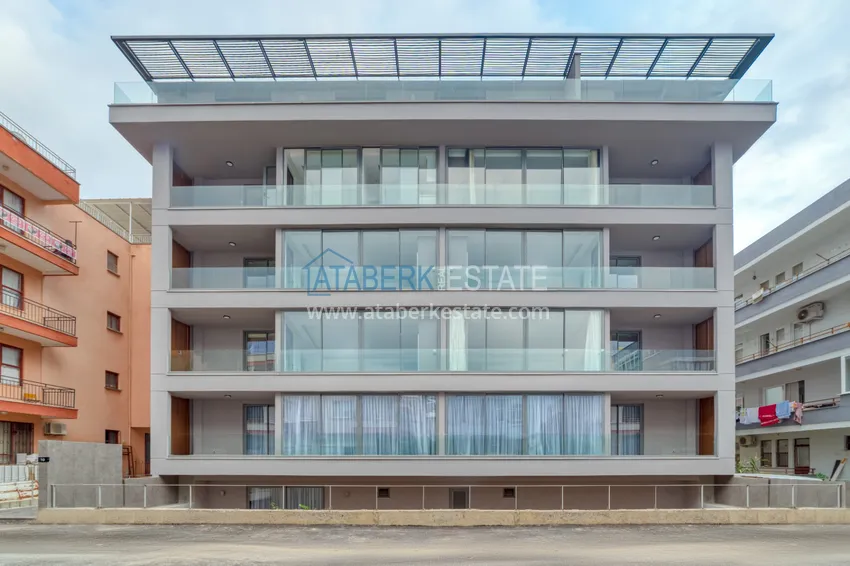 Linear four-room penthouse with furniture in the center of Alanya in a comfortable complex 1 