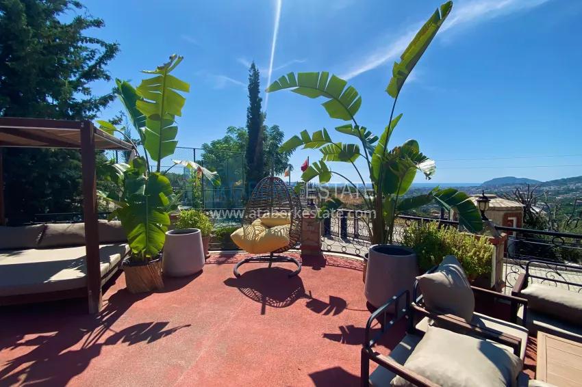 Purchase Furnished triplex villa with modern interior in Alanya - Oba district 3 