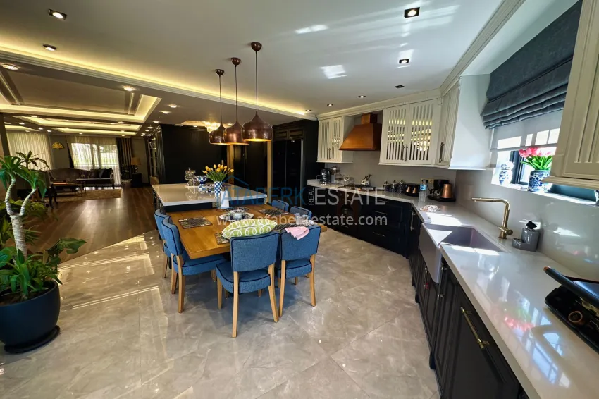 Purchase Furnished triplex villa with modern interior in Alanya - Oba district 7 