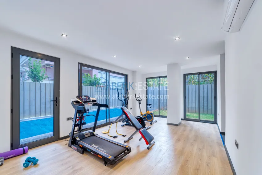 Linear four-room penthouse with furniture in the center of Alanya in a comfortable complex 9 