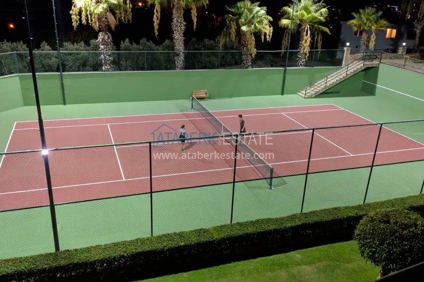 Panoramic two-bedroom apartment with furniture, glazed balcony in Mahmutlar 15