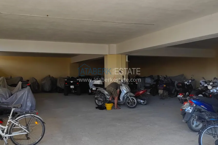 Panoramic two-bedroom apartment with furniture, glazed balcony in Mahmutlar 21