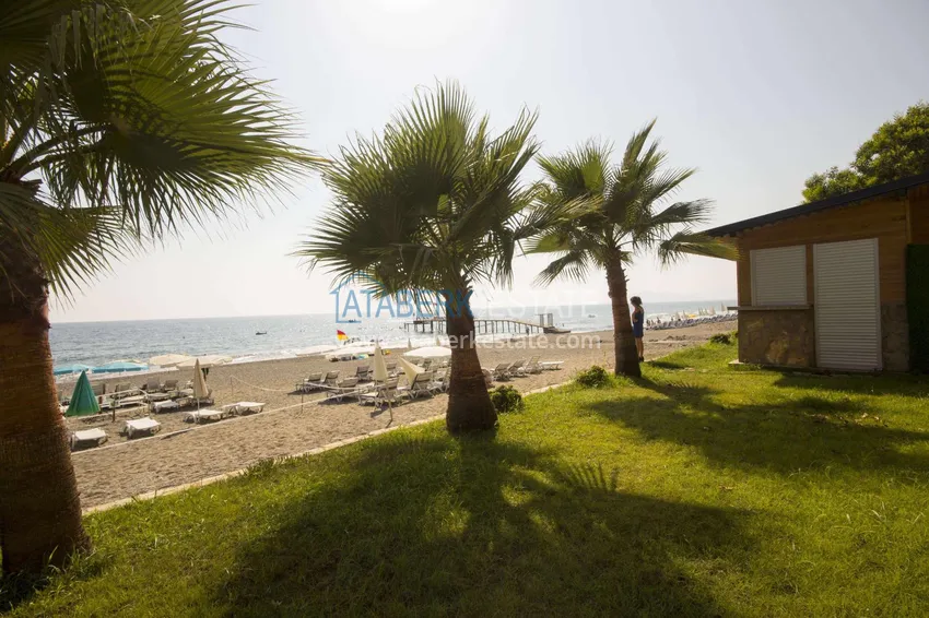 Furnished 2+1 apartment with sea views on the beachfront, Mahmutlar district — Alanya 21 