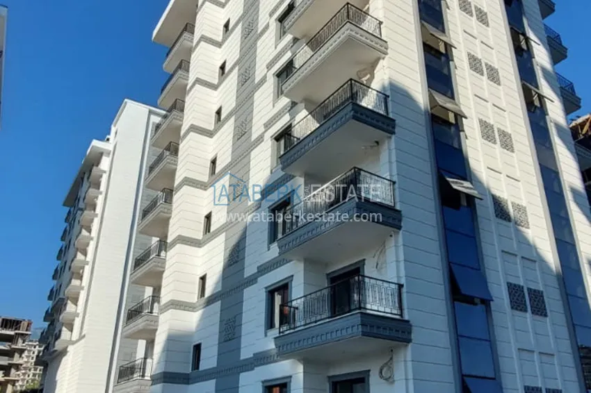 Finished 1+1 apartment in a multi-apartment residential complex in Mahmutlar — center 1 