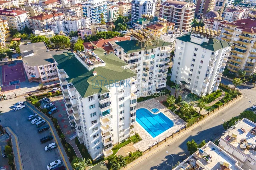 Apartment 2+1 with furniture and glazed balcony in the center of Alanya - Cleopatra Beach area. Real estate for residence permit 1 