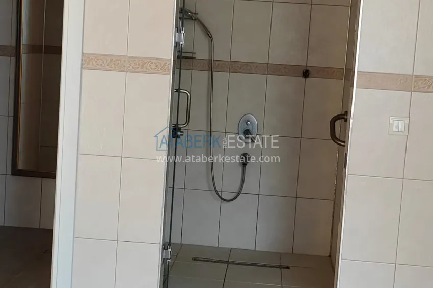 Panoramic two-bedroom apartment with furniture, glazed balcony in Mahmutlar 26