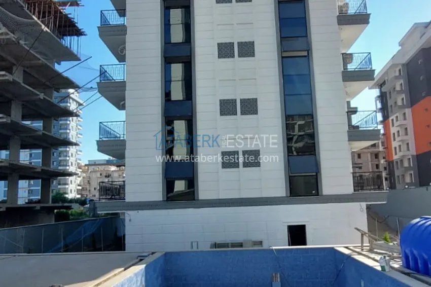 Finished 1+1 apartment in a multi-apartment residential complex in Mahmutlar — center 2 