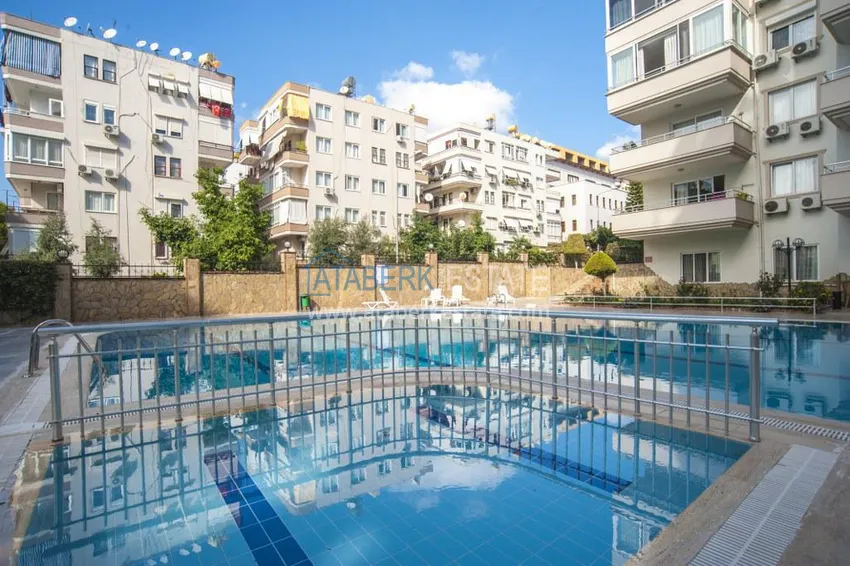 Apartment 2+1 with furniture and glazed balcony in the center of Alanya - Cleopatra Beach area. Real estate for residence permit 2 