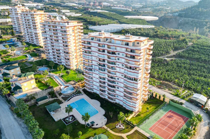 Panoramic two-bedroom apartment with furniture, glazed balcony in Mahmutlar 1