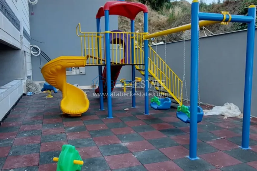 Finished 1+1 apartment in a multi-apartment residential complex in Mahmutlar — center 4 