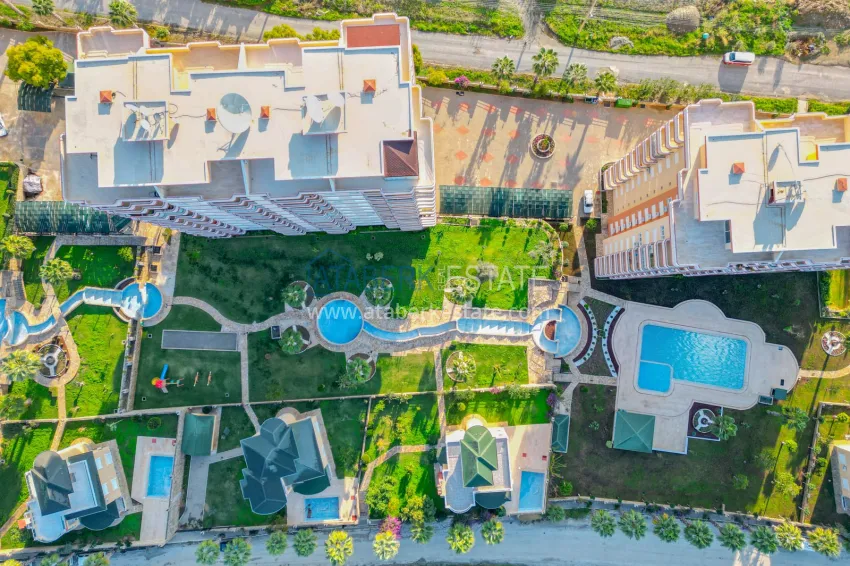 Panoramic two-bedroom apartment with furniture, glazed balcony in Mahmutlar 5