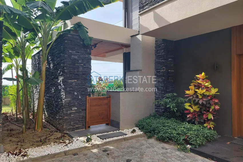 Rent a two-level premium villa with a private pool in Mahmutlar 10 