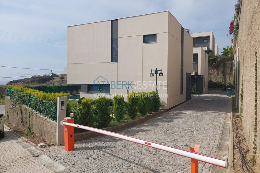 Rent a two-level premium villa with a private pool in Mahmutlar 13 