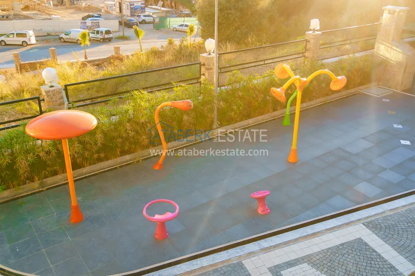 Furnished 1+1 apartment in a complex on the seafront — Alanya, Kargicak district 17 