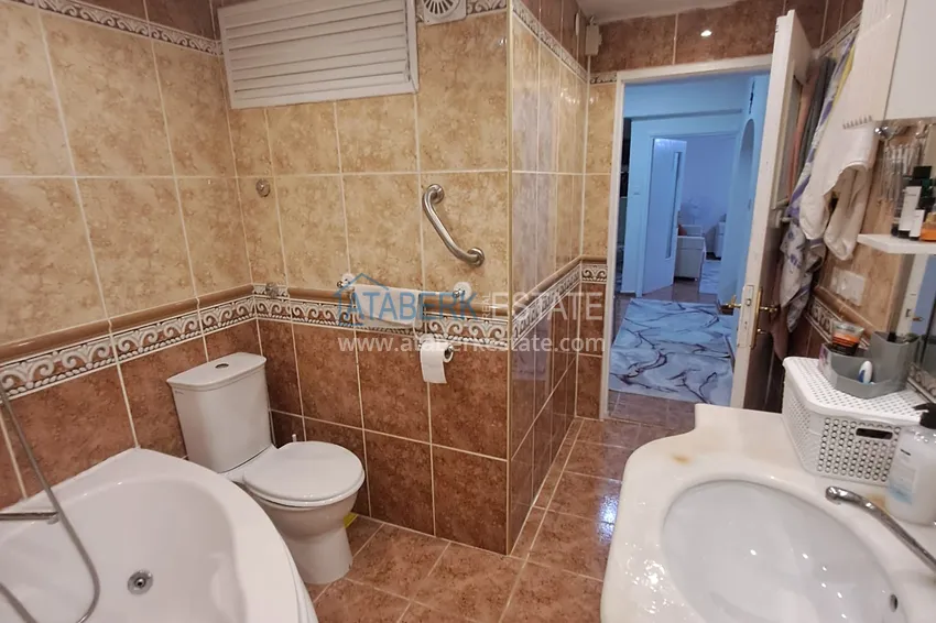 Purchase  Квартира 2+1 в центре Алании с мебелью, отдельной кухней и застекленным балконом  18 