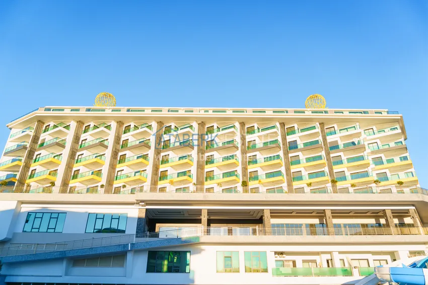 Furnished 1+1 apartment in a complex on the seafront — Alanya, Kargicak district 2 