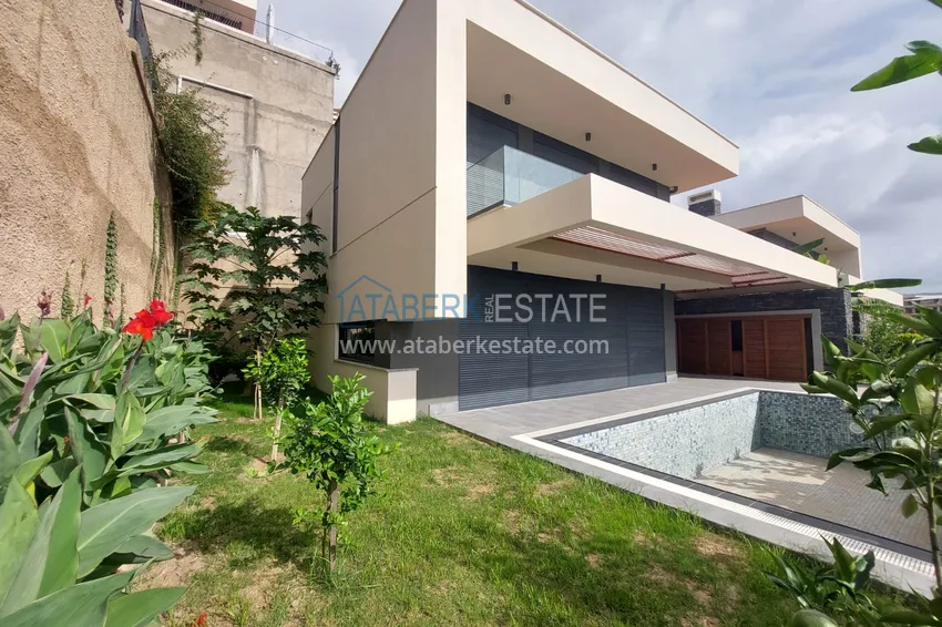 Rent a two-level premium villa with a private pool in Mahmutlar 1 