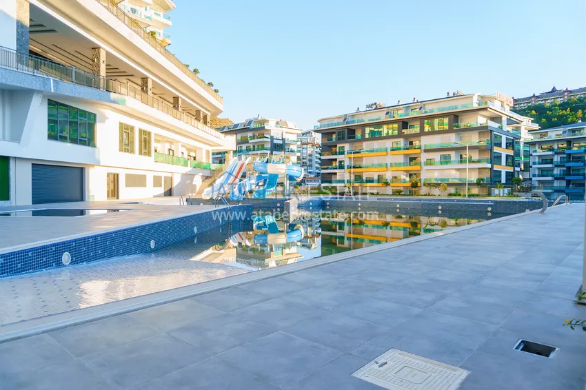 Furnished 1+1 apartment in a complex on the seafront — Alanya, Kargicak district 3 