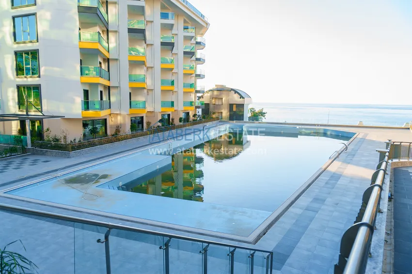 Furnished 1+1 apartment in a complex on the seafront — Alanya, Kargicak district 6 