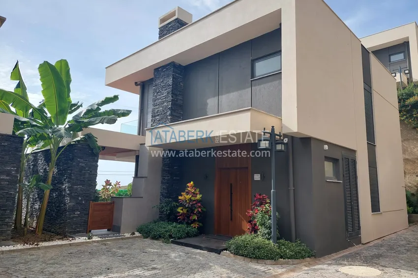 Rent a two-level premium villa with a private pool in Mahmutlar 8 