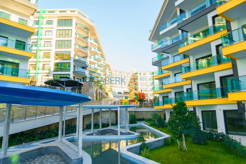 Furnished 1+1 apartment in a complex on the seafront — Alanya, Kargicak district 11 