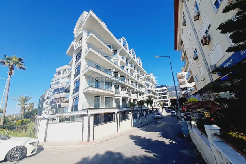 Compact one-bedroom apartment on the beachfront in the center of Alanya — Keykubat beach 10 