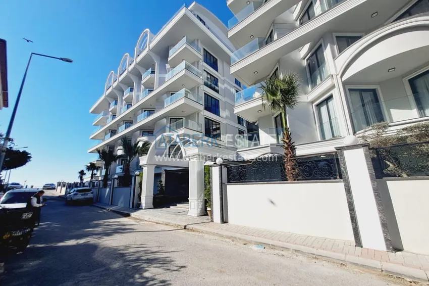 Compact one-bedroom apartment on the beachfront in the center of Alanya — Keykubat beach 11 