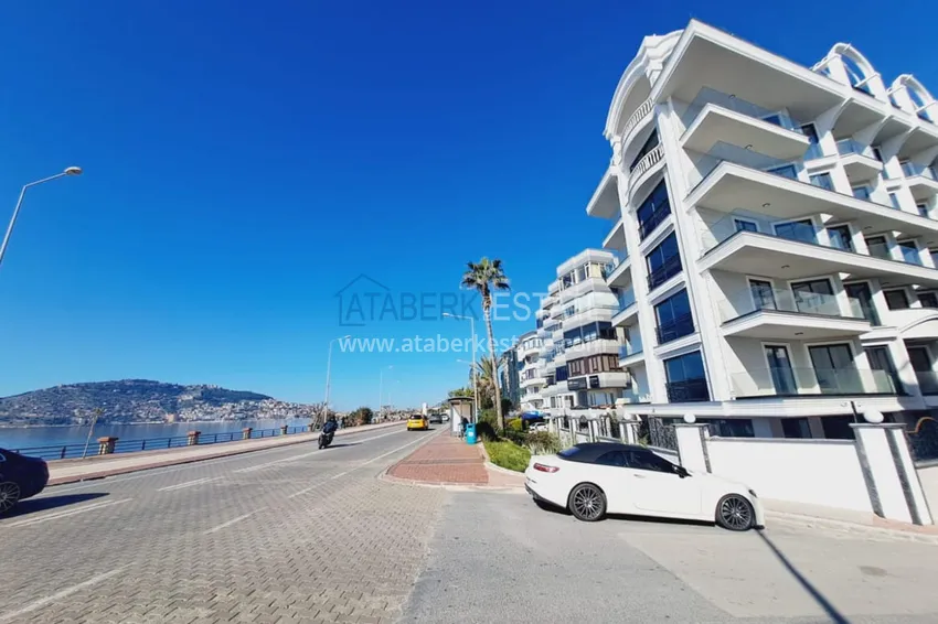 Compact one-bedroom apartment on the beachfront in the center of Alanya — Keykubat beach 6 