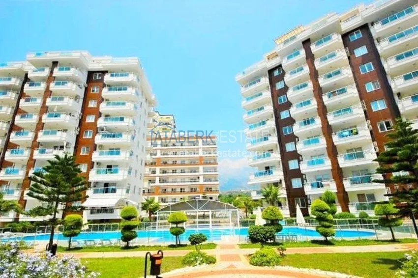 1+1 apartment with furniture and a glazed balcony 450 meters from the sea — Mahmutlar, Alanya 2 