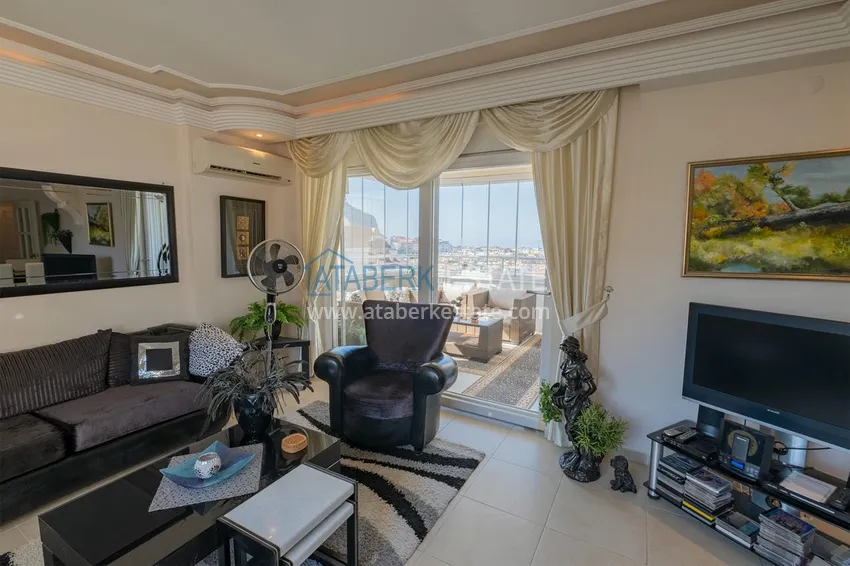 Purchase  Apartment 2+1 with furniture, glazed balcony and sea view, Alanya center 4 