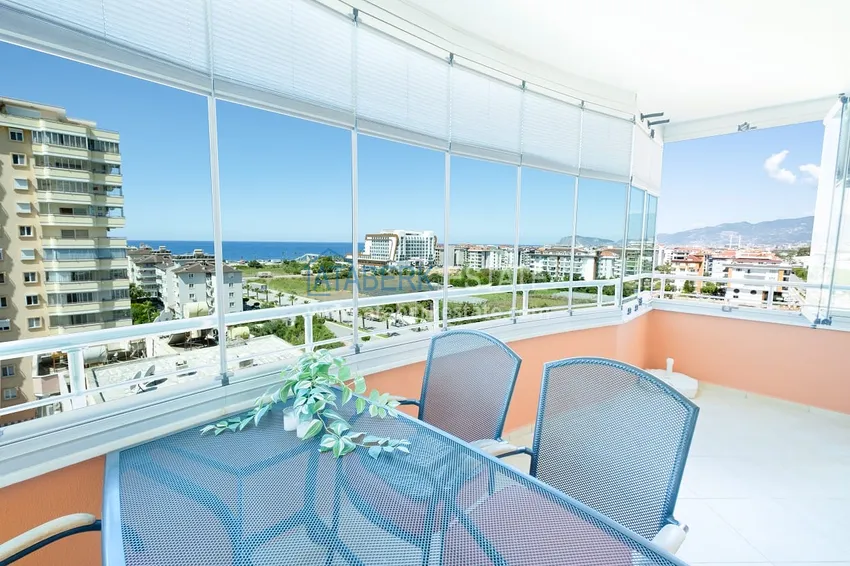 Purchase Two-bedroom apartment with furniture and sea view — Alanya, Mahmutlar 10 