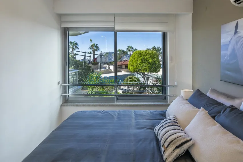 Purchase Turnkey apartment on the beachfront in Alanya, Oba district. Suitable for a residence permit 12 