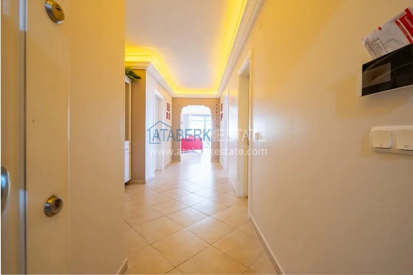 Purchase Two-bedroom apartment with furniture and sea view — Alanya, Mahmutlar 1 