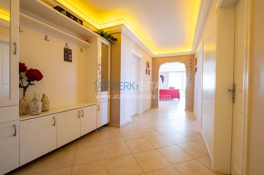 Purchase Two-bedroom apartment with furniture and sea view — Alanya, Mahmutlar 2 