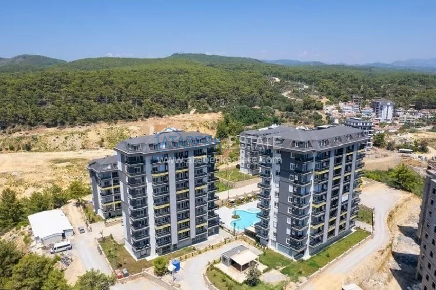 Turnkey two-room apartment with glazed balcony in Alanya, Avsallar district 3 