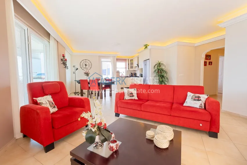 Purchase Two-bedroom apartment with furniture and sea view — Alanya, Mahmutlar 3 