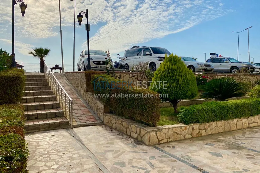 Turnkey flat on the first beachfront in Alanya, Mahmutlar district 3