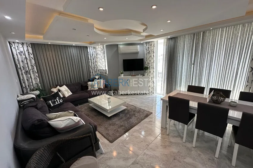 Property for residence permit. City flat with sea view in the centre of Alanya - 500 meters from the sea 1