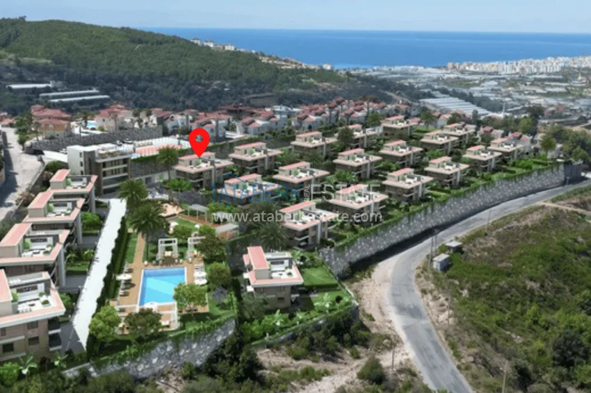 Villa from a developer in a cottage complex in Kargicak, Alanya  1 