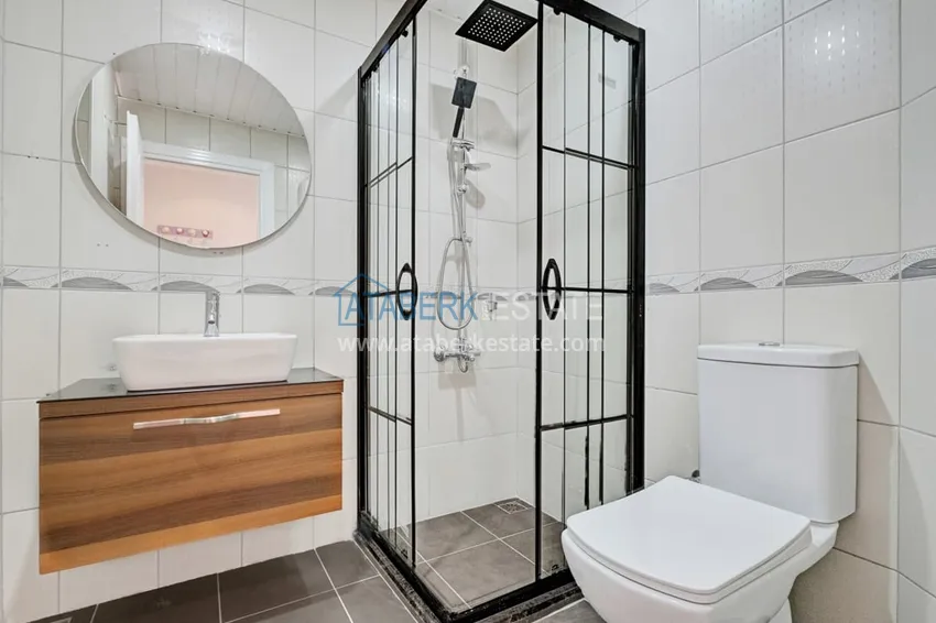 Purchase  Turnkey one-bedroom apartment with a glazed balcony near Cleopatra Beach - Alanya Center 13 