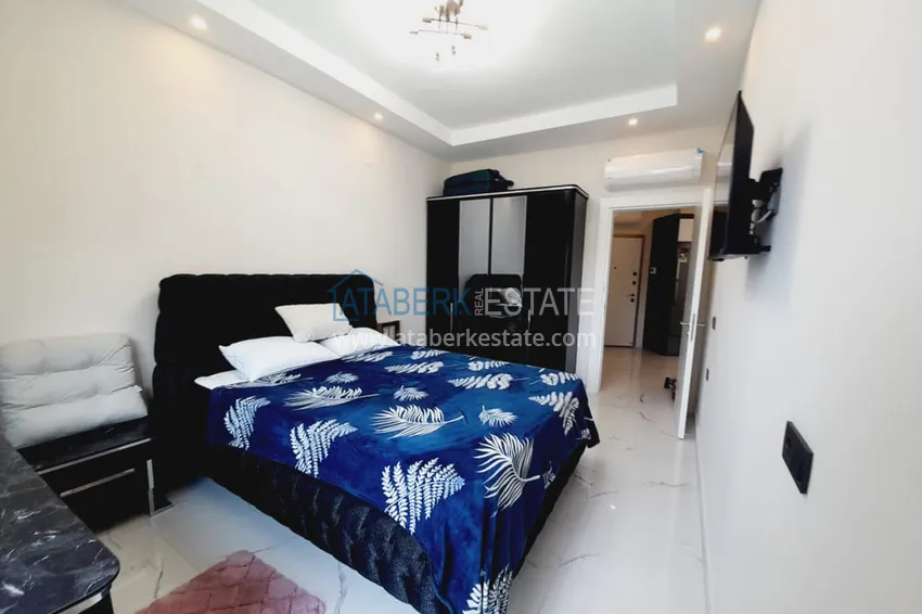 Purchase  1+1 apartment with furniture and sea views in a complex on the beachfront — Alanya, Kargicak district 12 