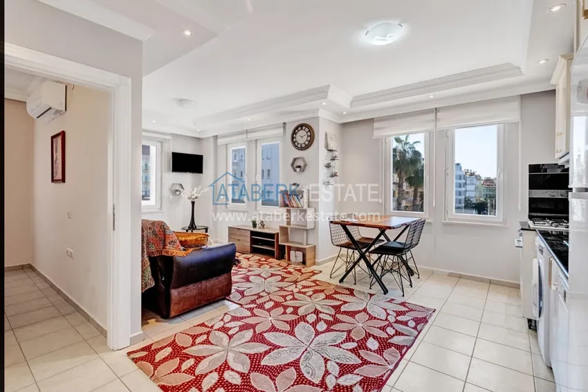 Purchase  Turnkey one-bedroom apartment with a glazed balcony near Cleopatra Beach - Alanya Center 1 